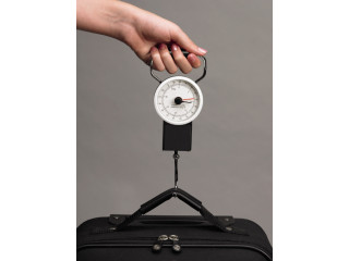 Electronic luggage scale with a measuring tape