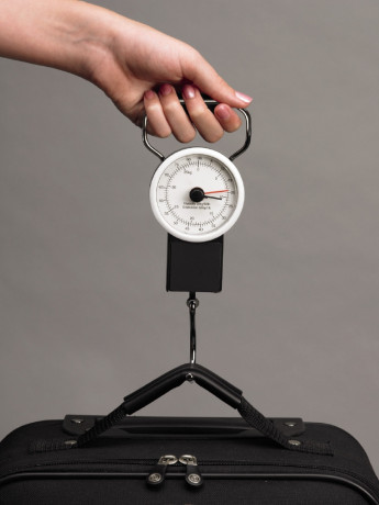 electronic-luggage-scale-with-a-measuring-tape-big-0