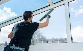 dusting-window-blinds-and-horizontal-surfaces-big-3