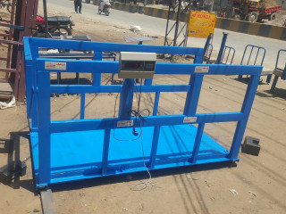 Livestock animal weighing scale for cattle sheep with fence