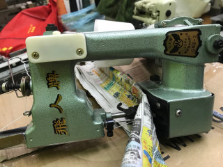 Lightweight and low noise sewing handy bag machine