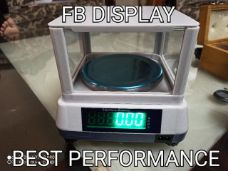 Digital analytical balance with initial and final readings